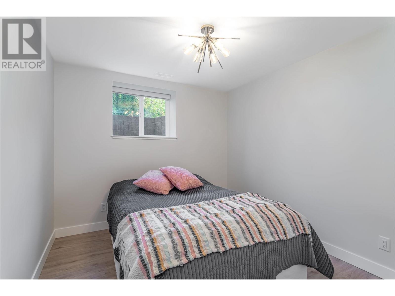 2621 Applewood Road