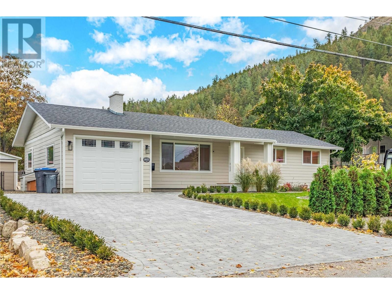 2621 Applewood Road