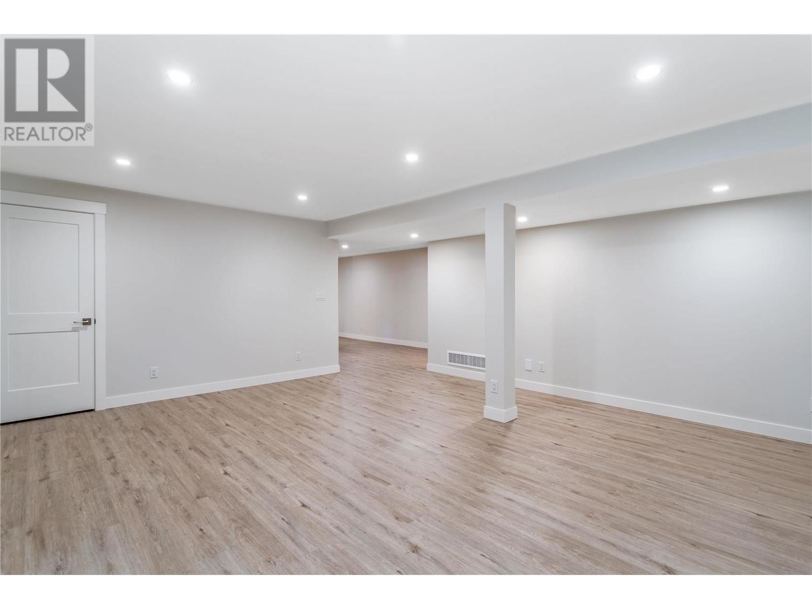 2621 Applewood Road