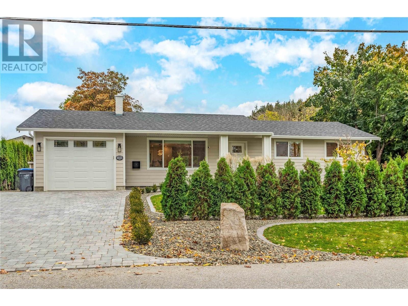 2621 Applewood Road