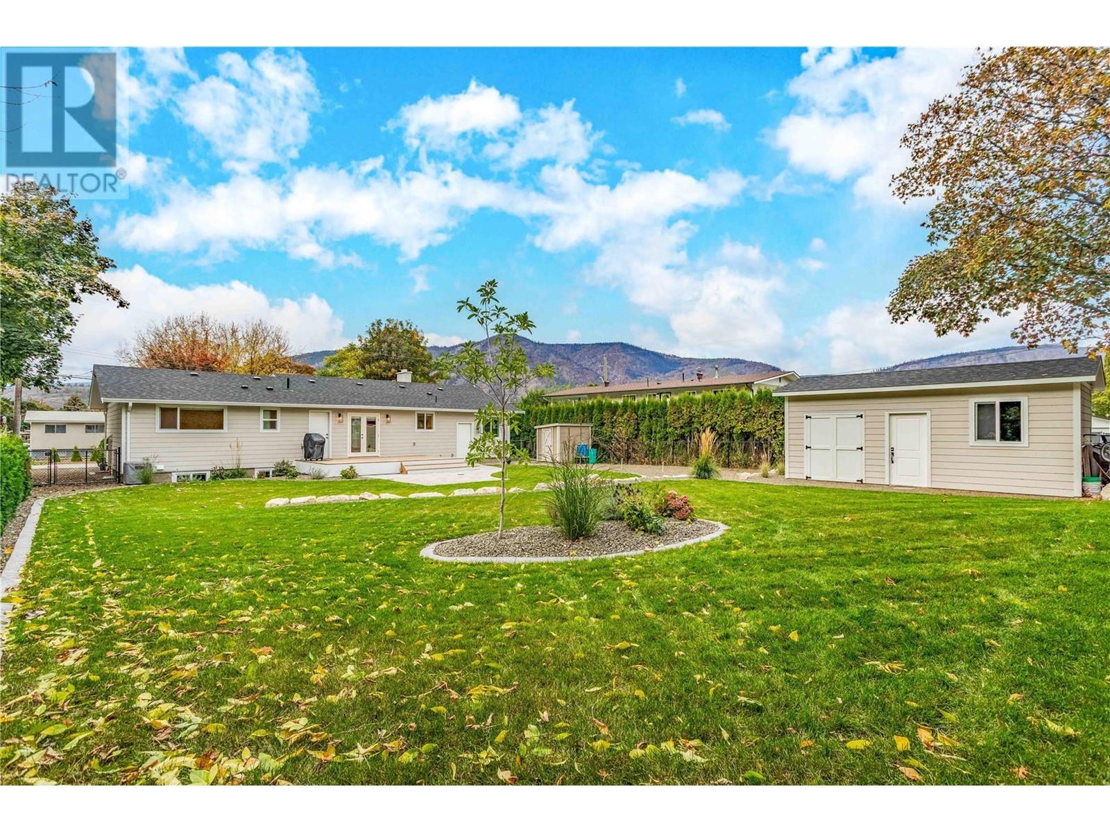 2621 Applewood Road