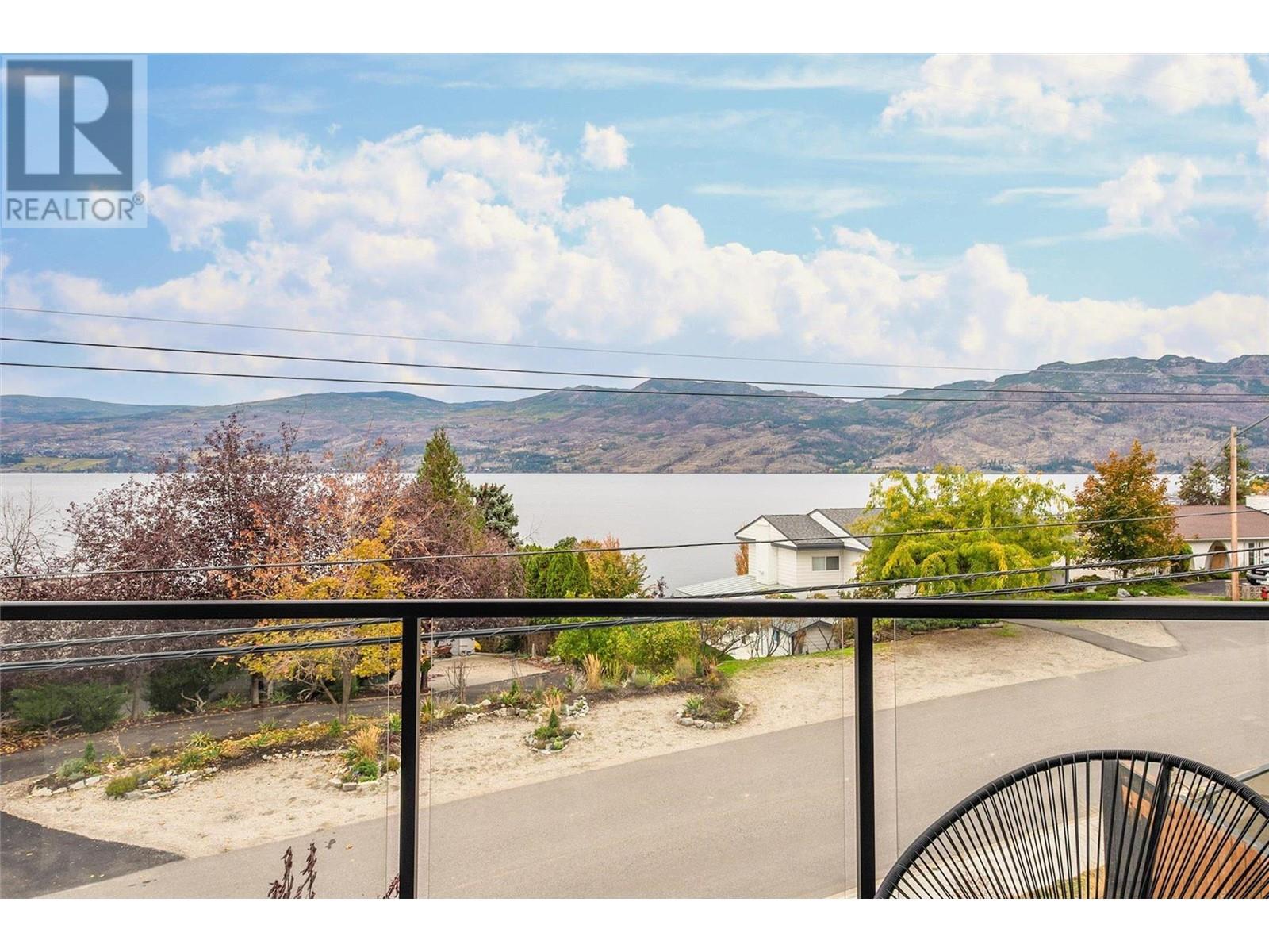 3953 Beachview Drive