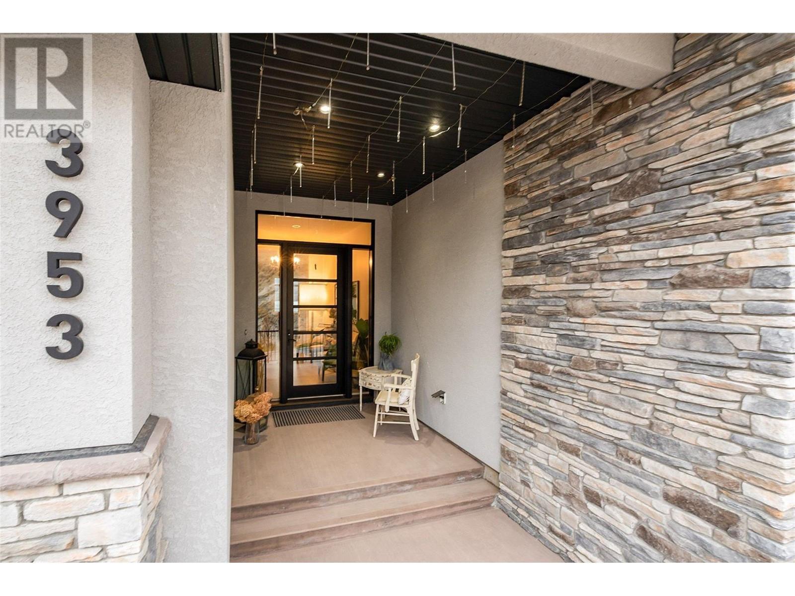 3953 Beachview Drive