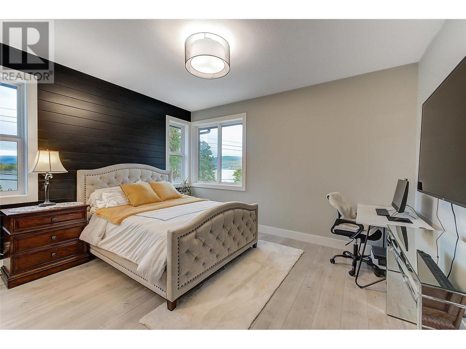 3953 Beachview Drive