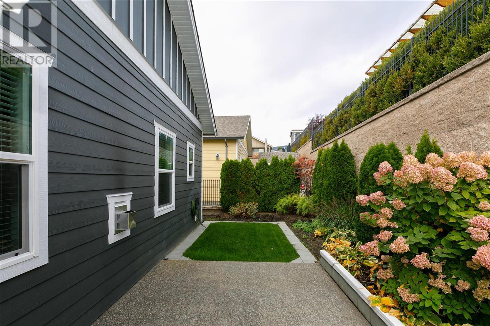 2097 Acorn Crescent