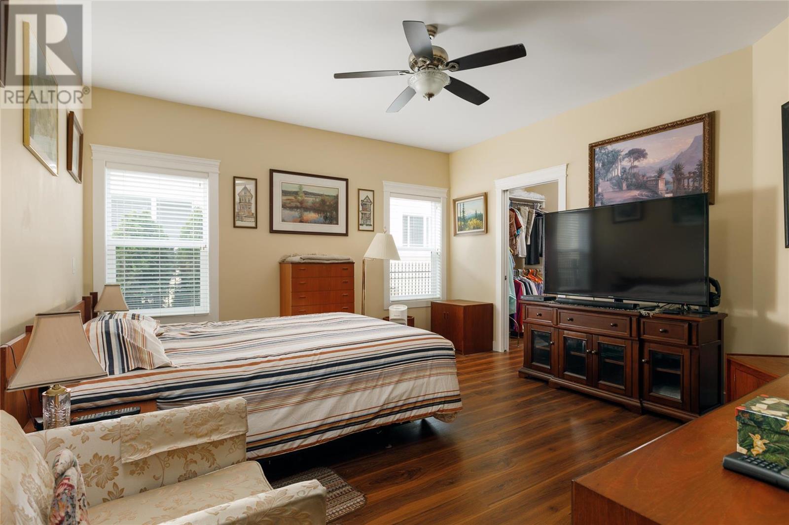 2097 Acorn Crescent