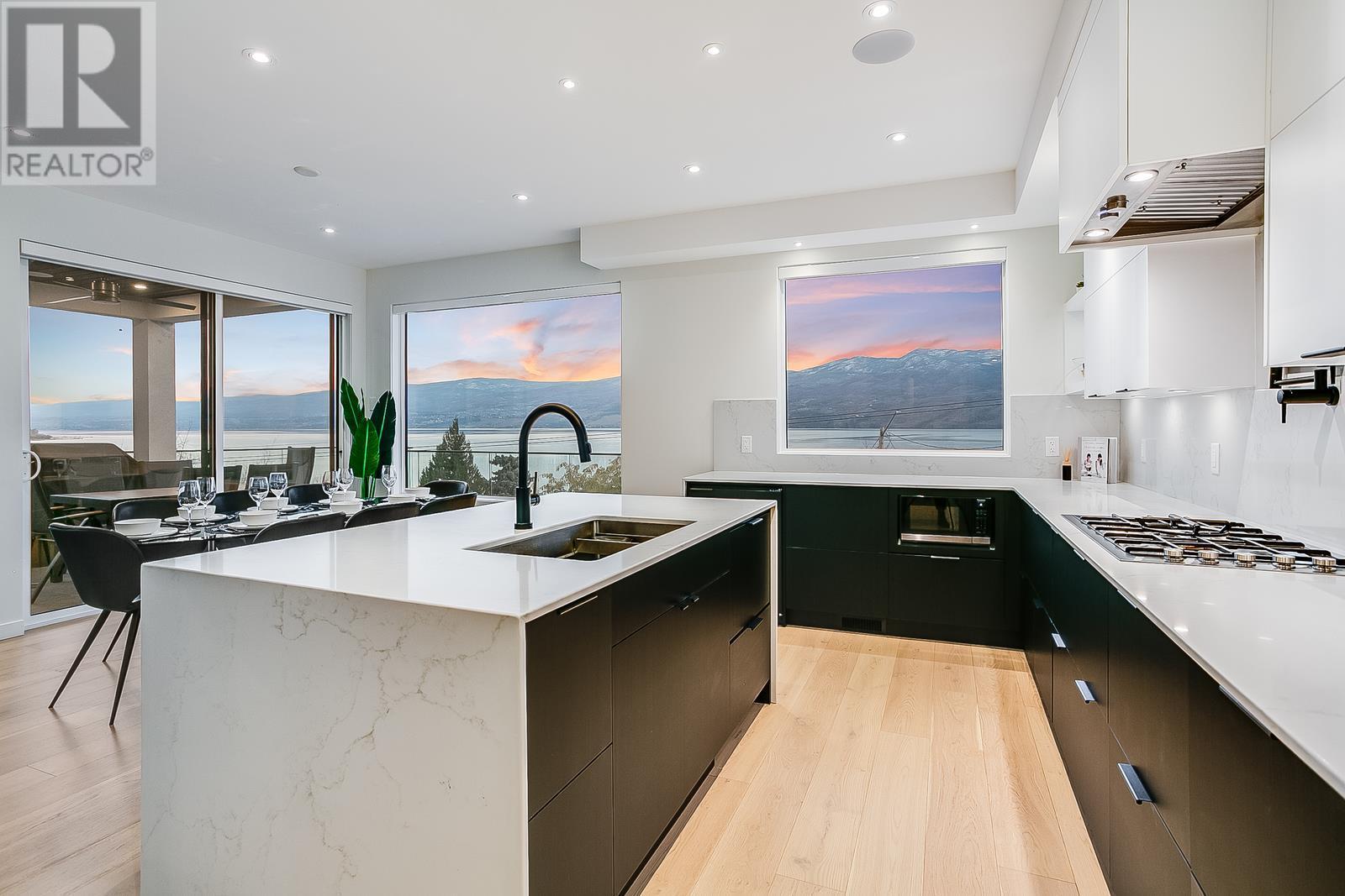 3969 Beachview Drive
