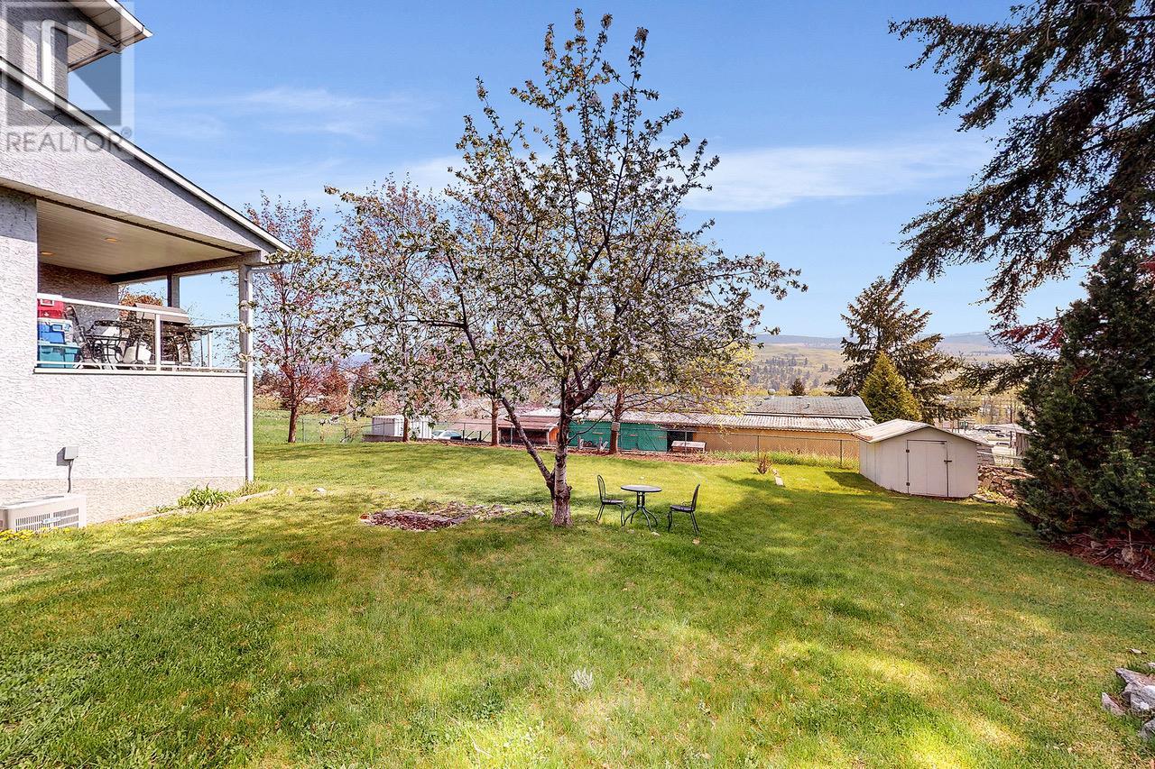 9925-9927 Okanagan Centre Road E