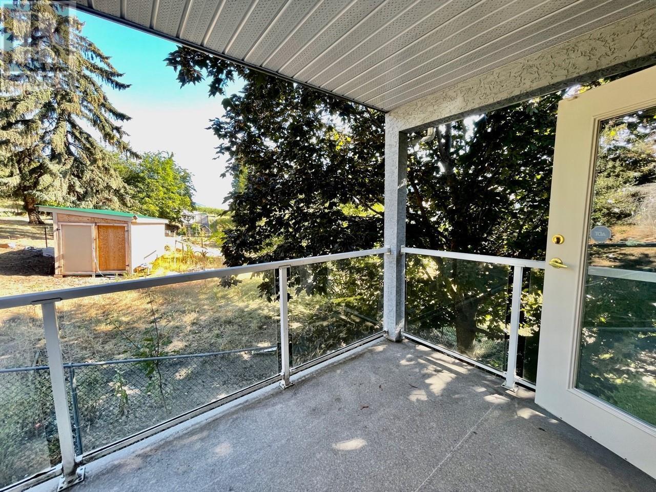9925-9927 Okanagan Centre Road E