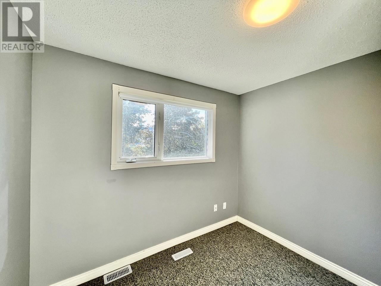9925-9927 Okanagan Centre Road E