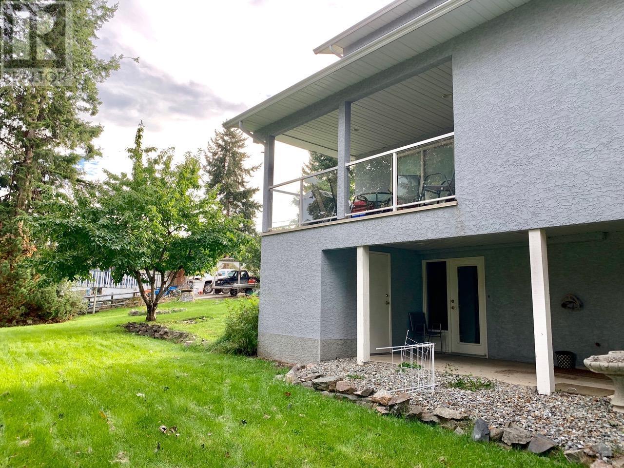 9925-9927 Okanagan Centre Road E