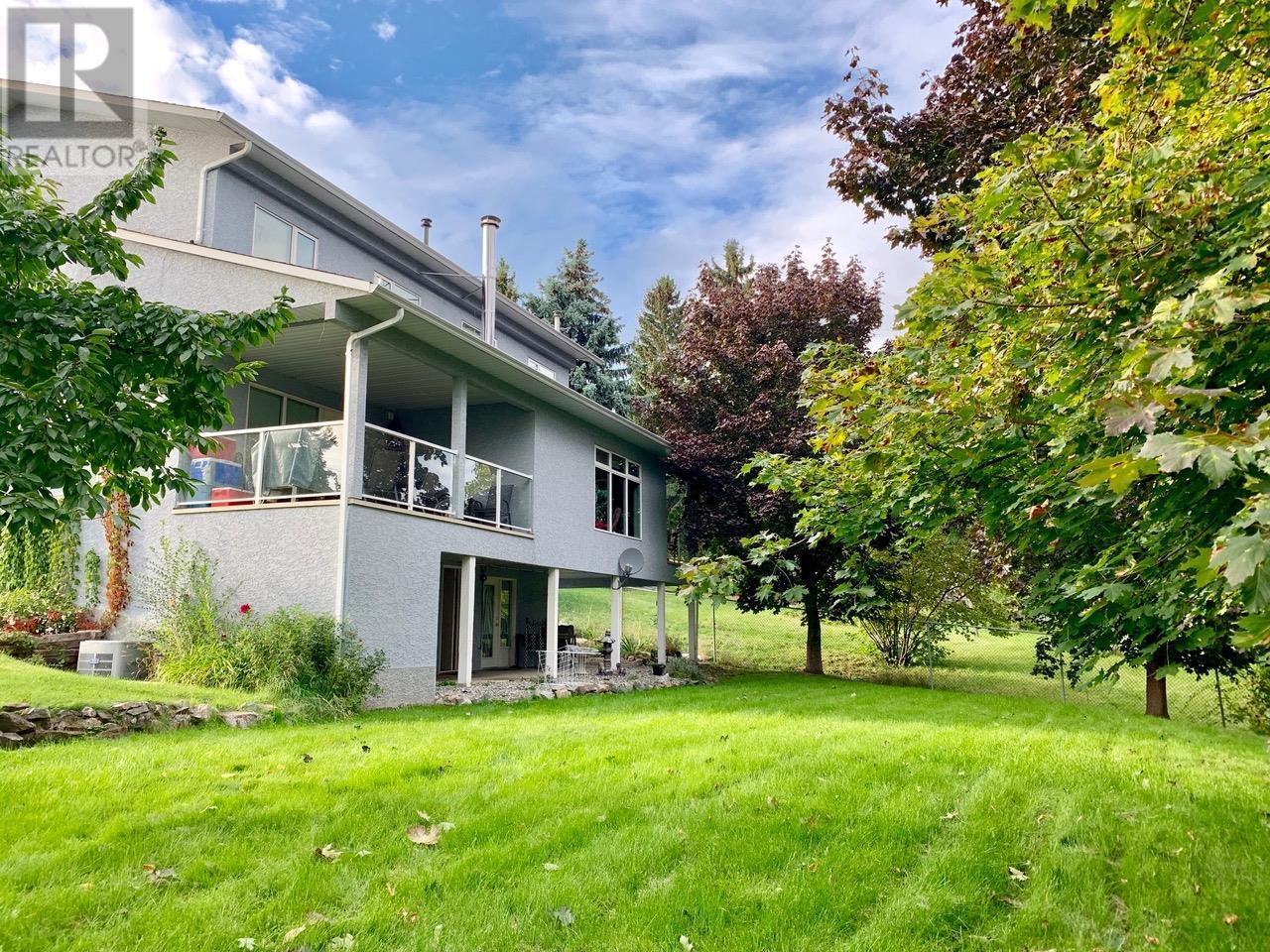 9925-9927 Okanagan Centre Road E
