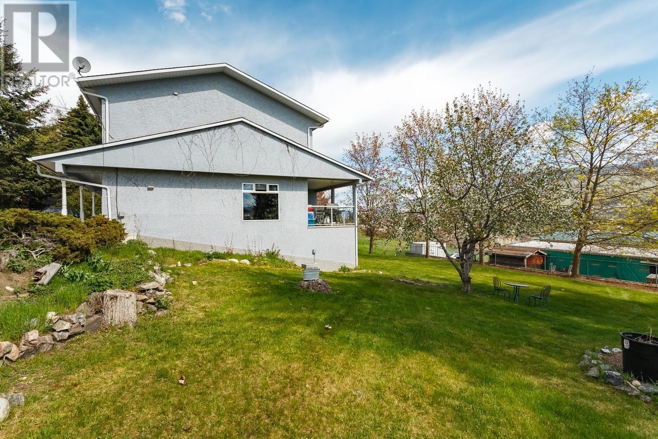 9925-9927 Okanagan Centre Road E