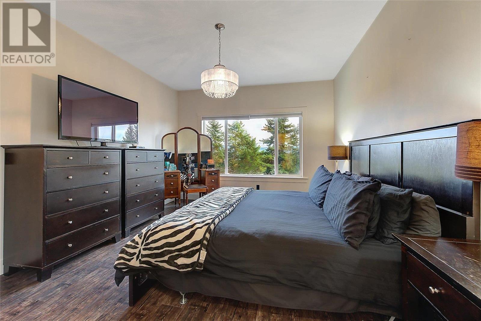 1007 Aurora Heights
