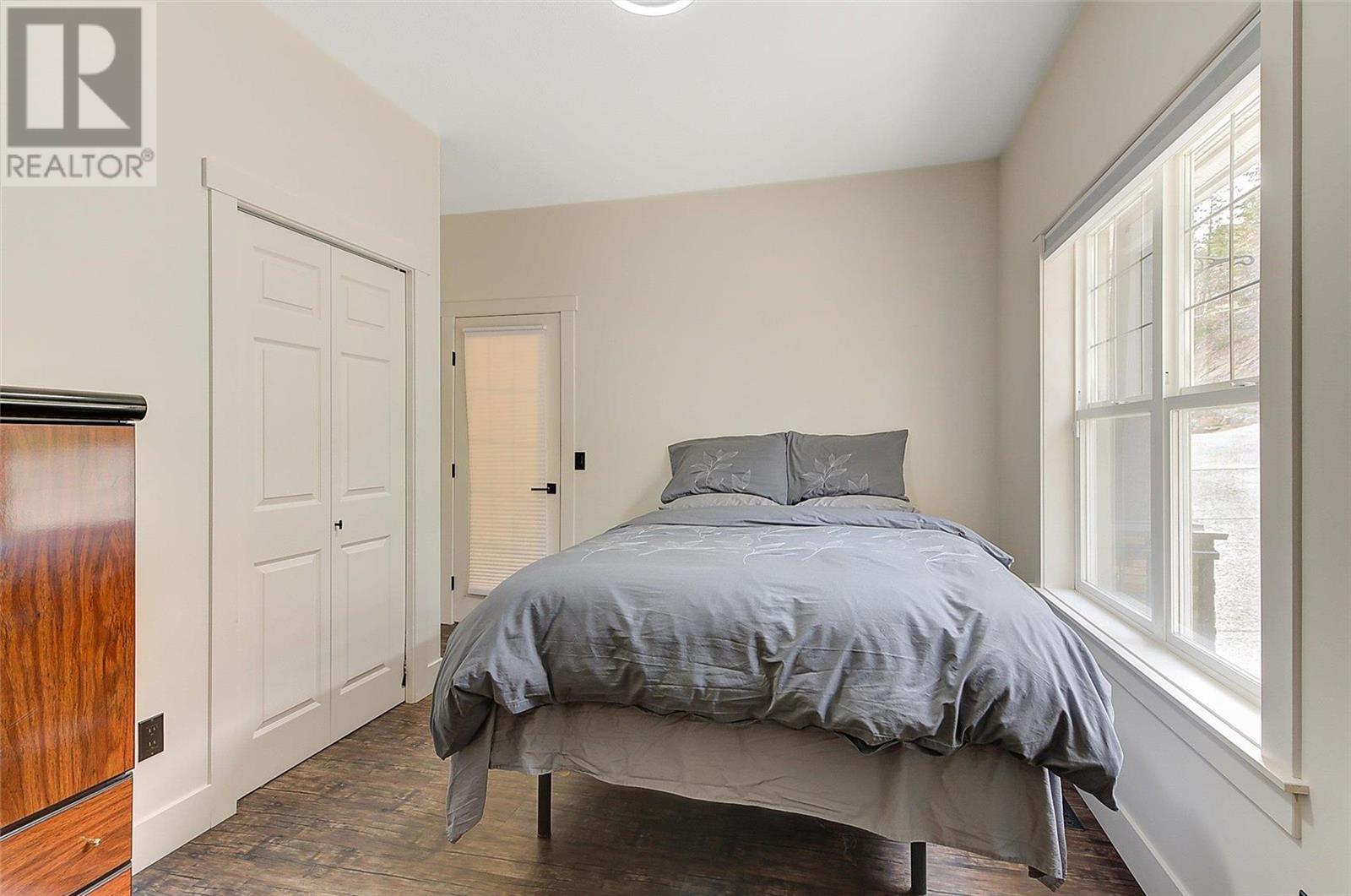 1007 Aurora Heights