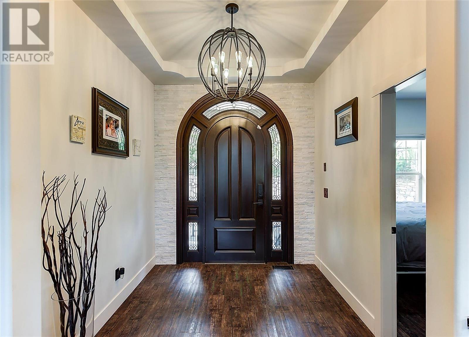 1007 Aurora Heights