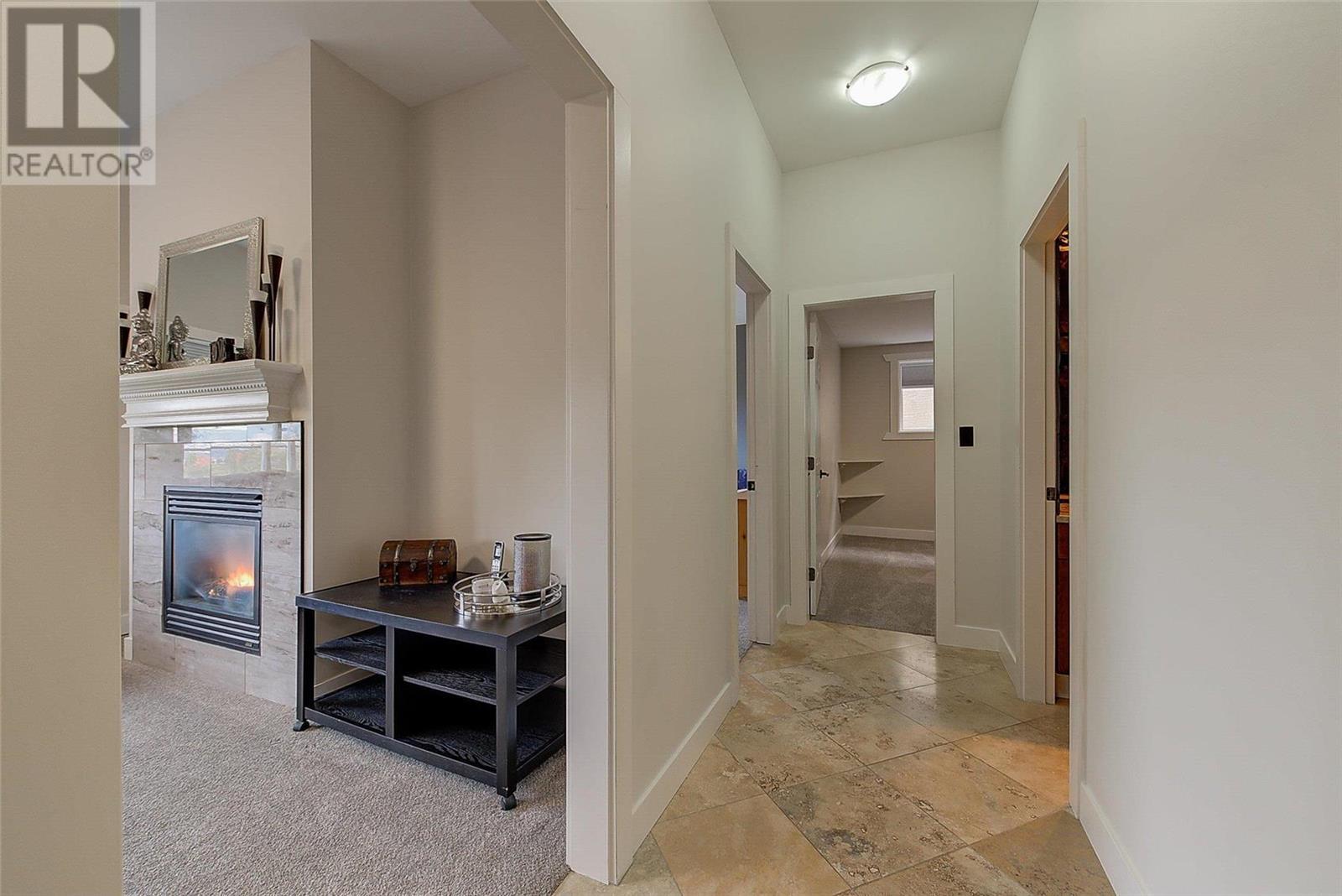 1007 Aurora Heights