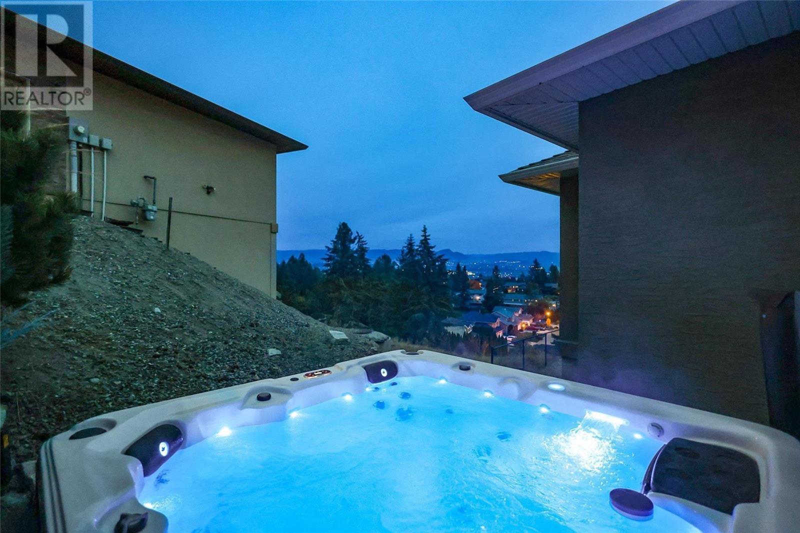 1007 Aurora Heights