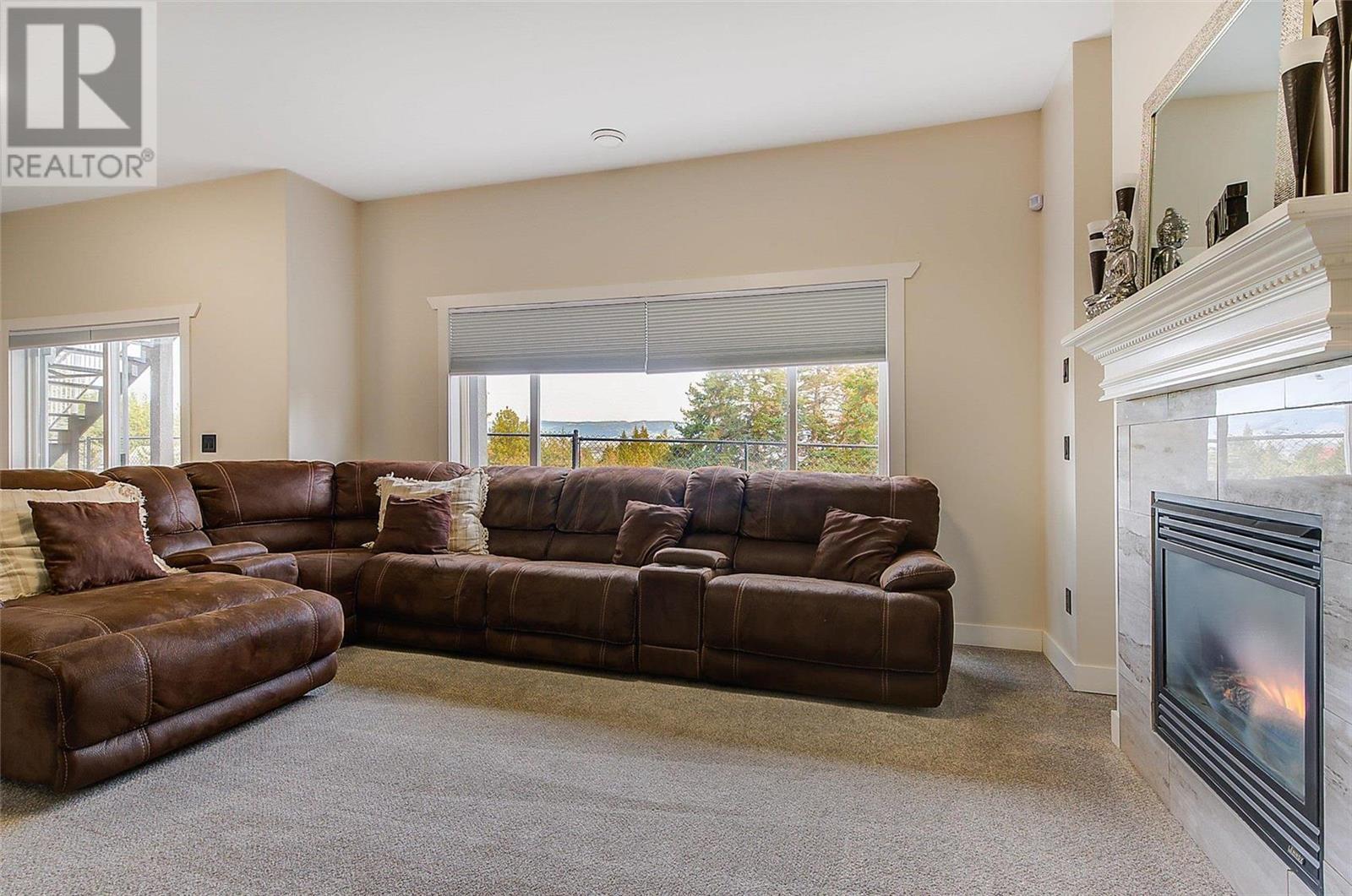 1007 Aurora Heights