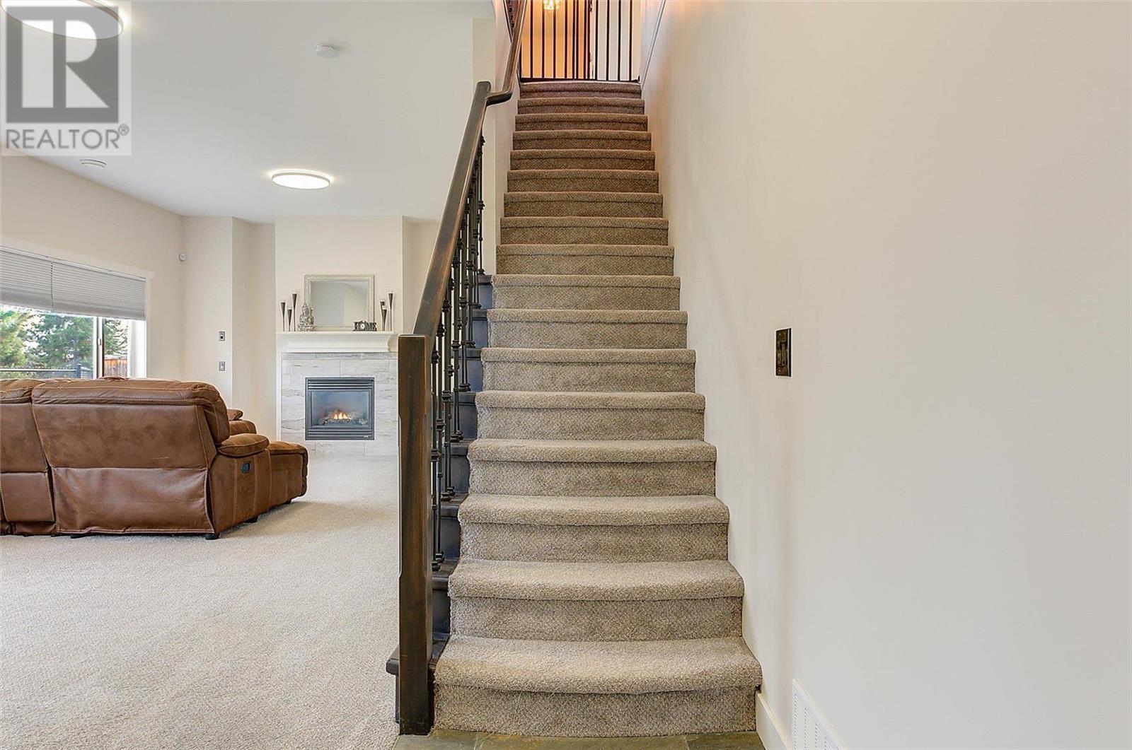 1007 Aurora Heights