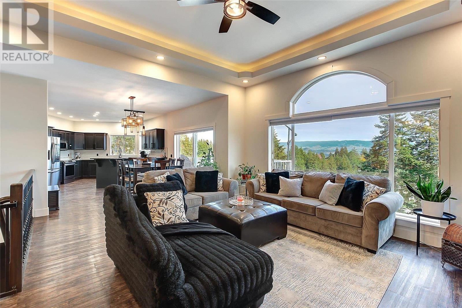 1007 Aurora Heights