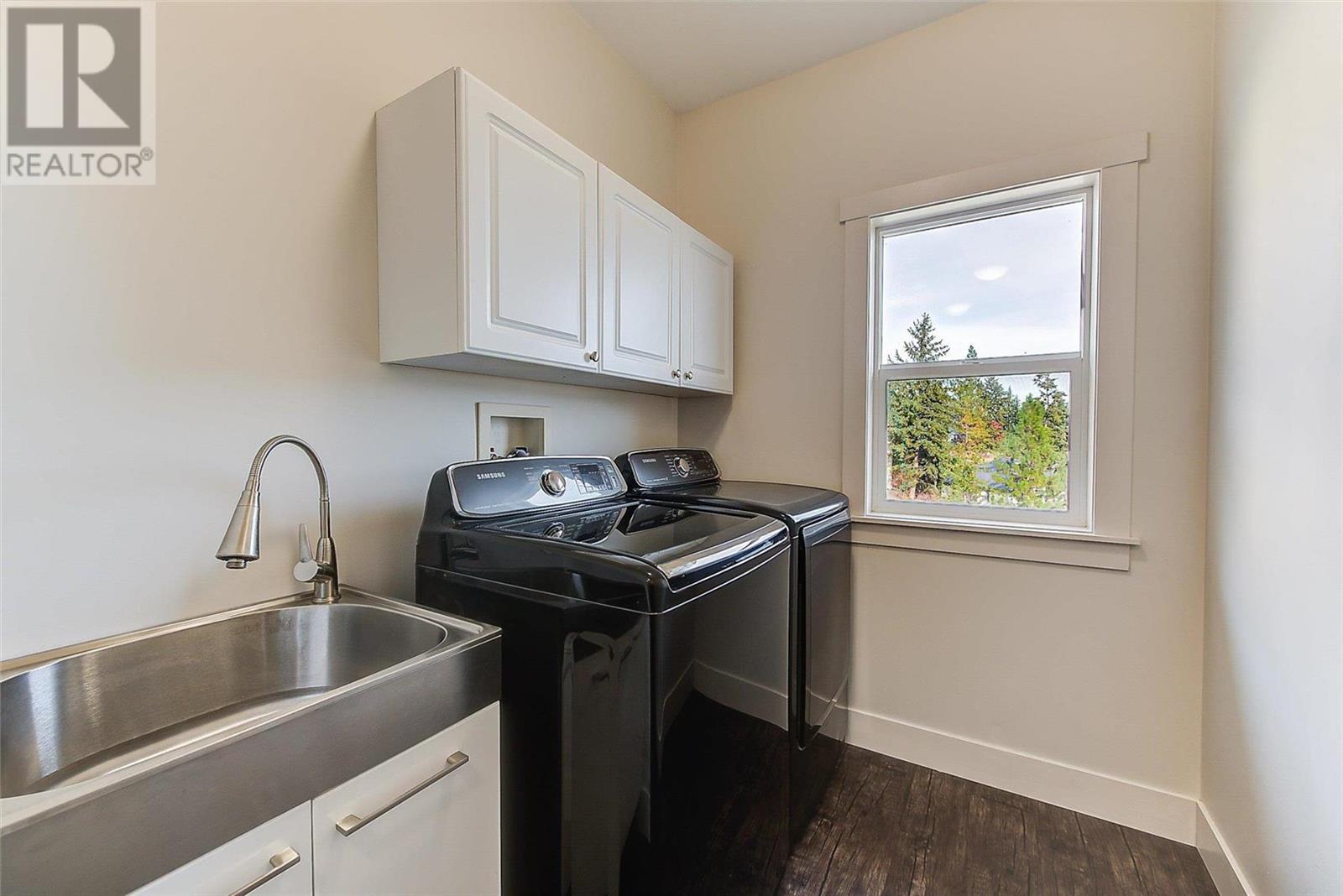 1007 Aurora Heights