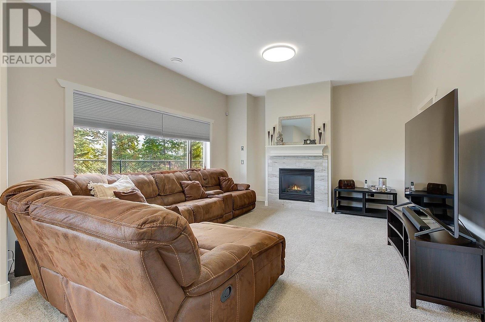 1007 Aurora Heights