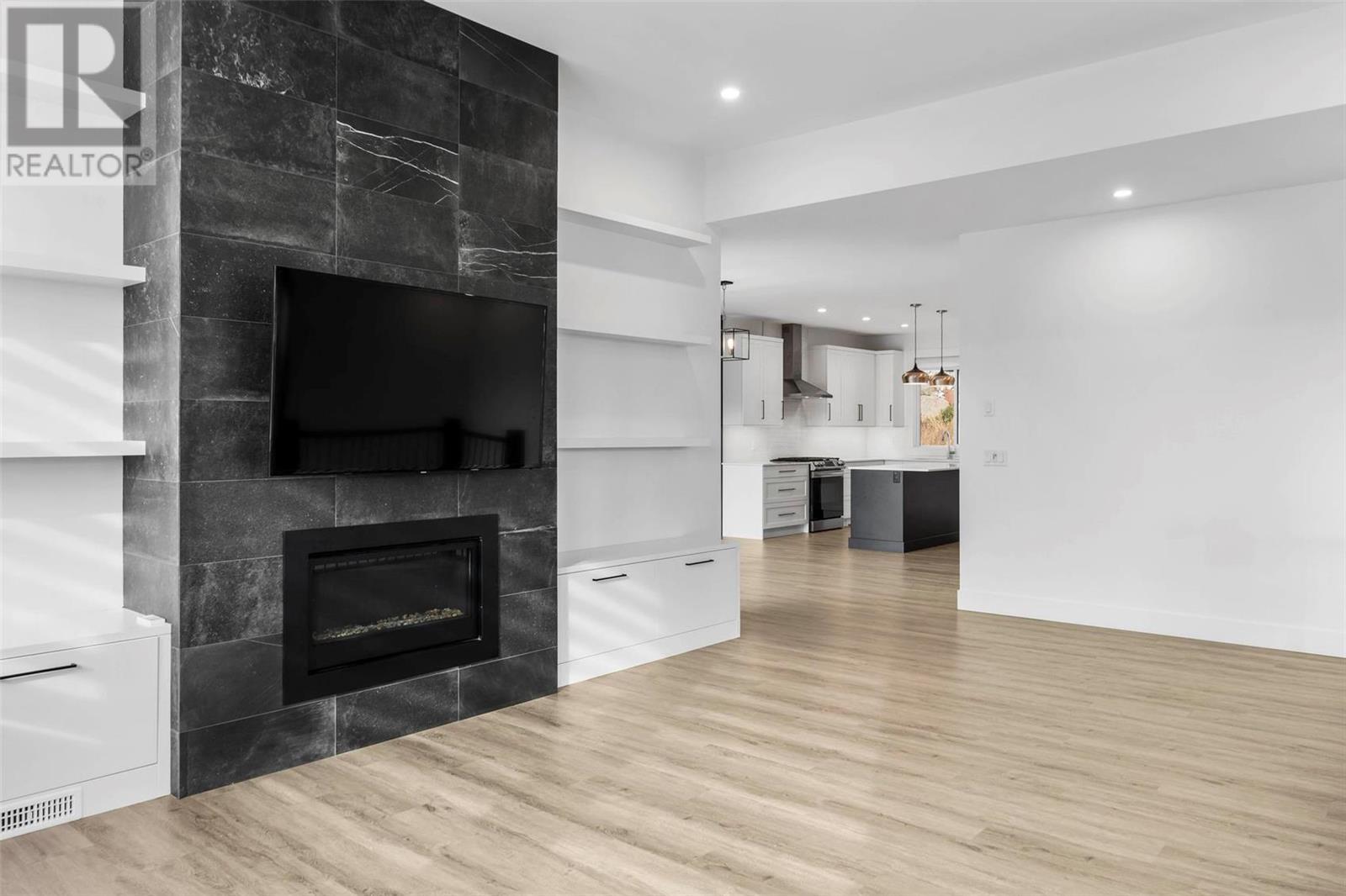 2804 Canyon Crest Drive