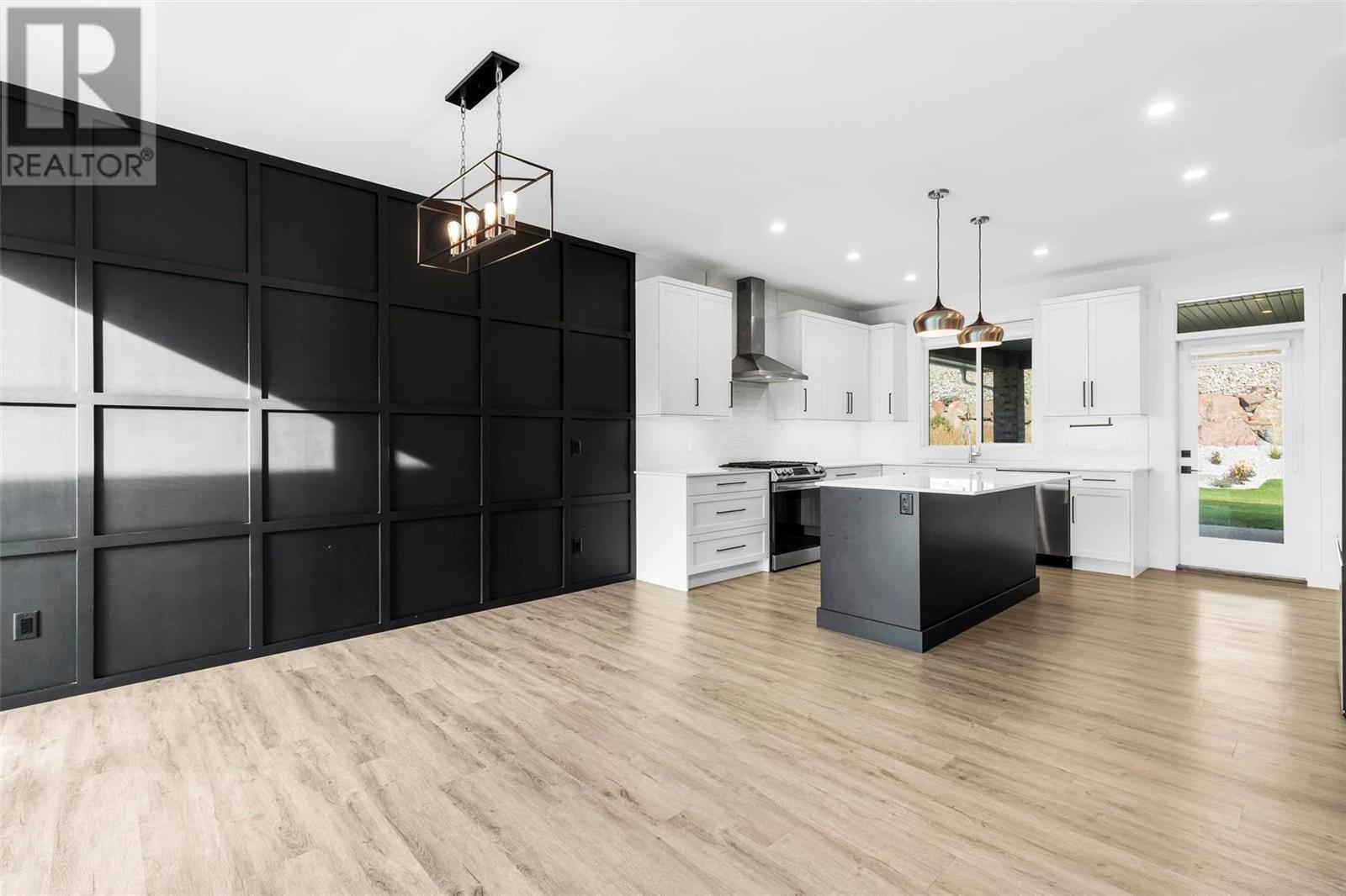 2804 Canyon Crest Drive