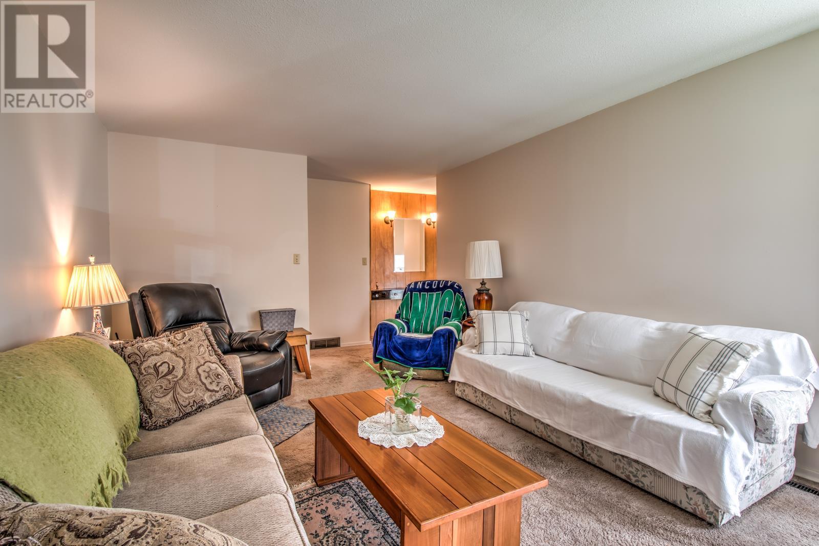 3770 Lakeshore Road NE