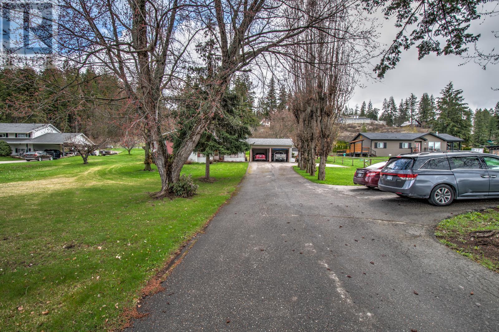3770 Lakeshore Road NE