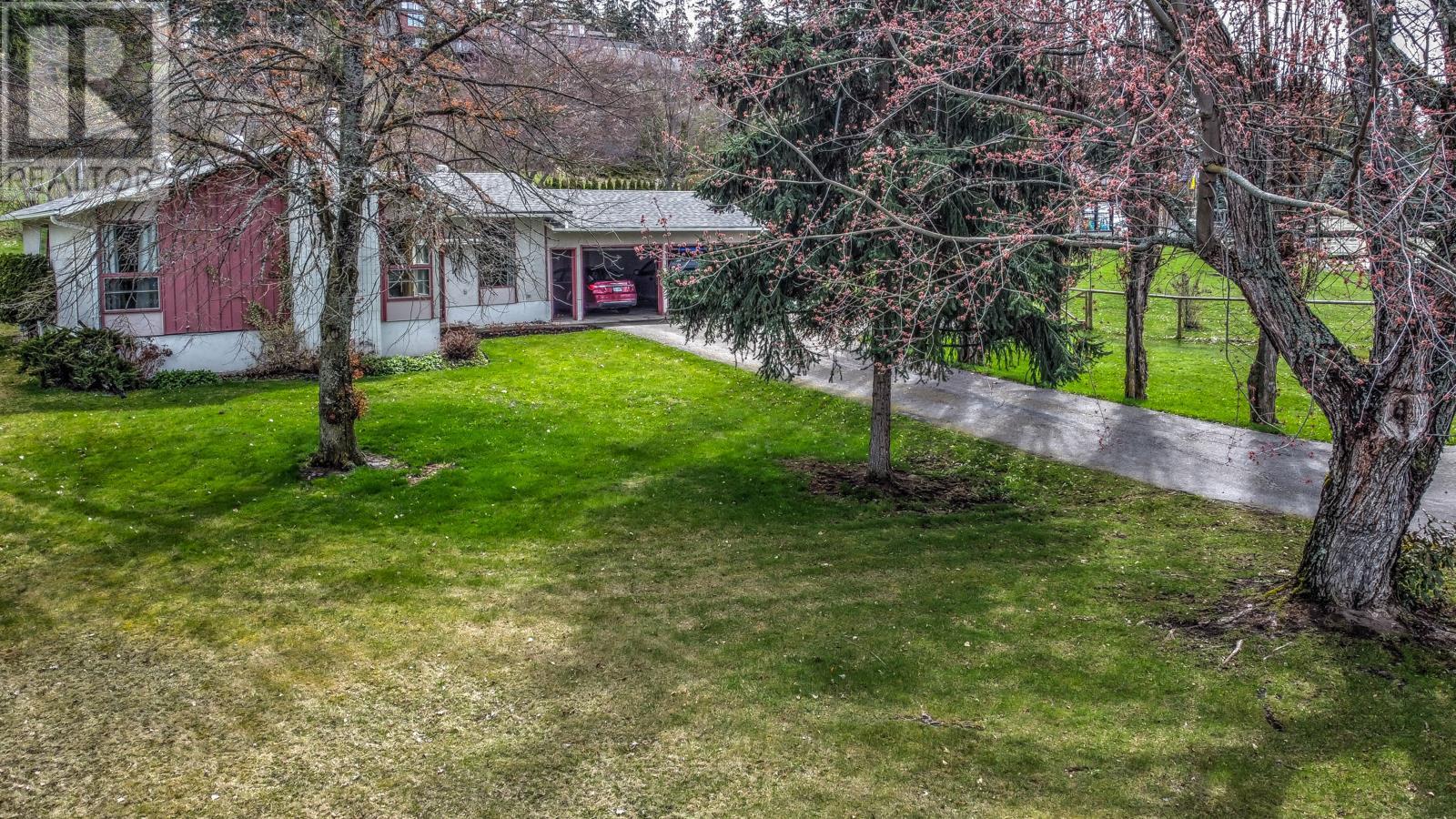 3770 Lakeshore Road NE
