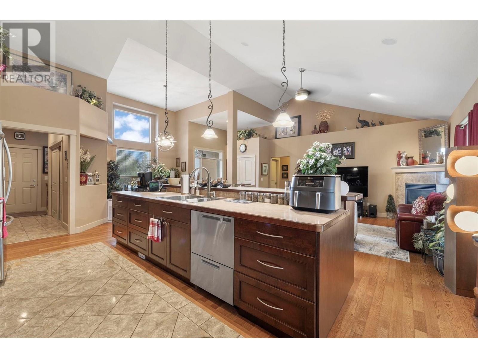 1882 Bayview Court
