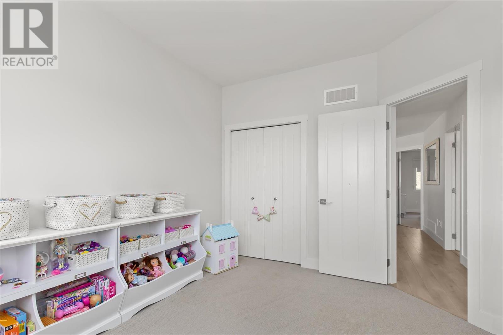 2612 Paramount Drive