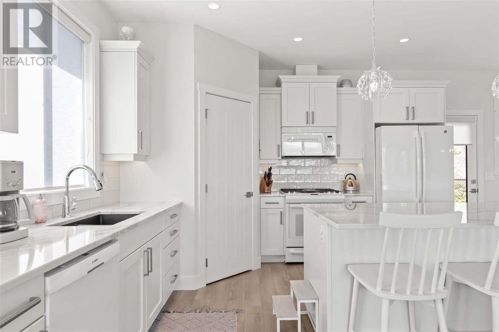 2612 Paramount Drive