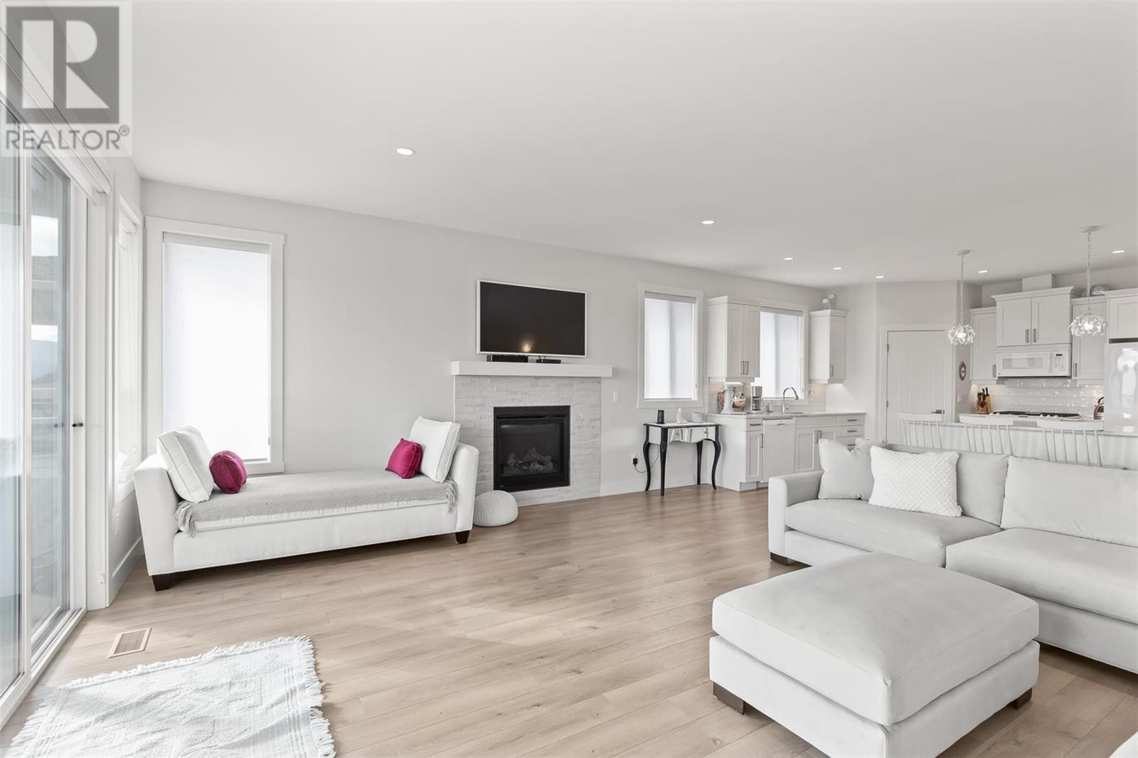 2612 Paramount Drive