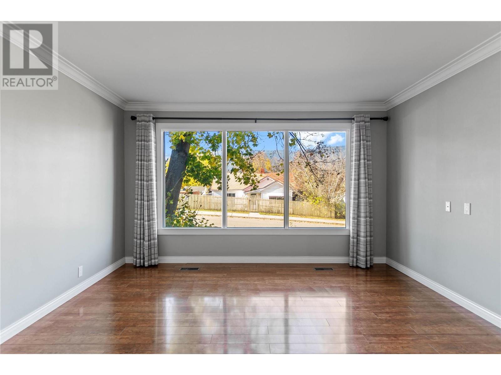 150 2 Street SE