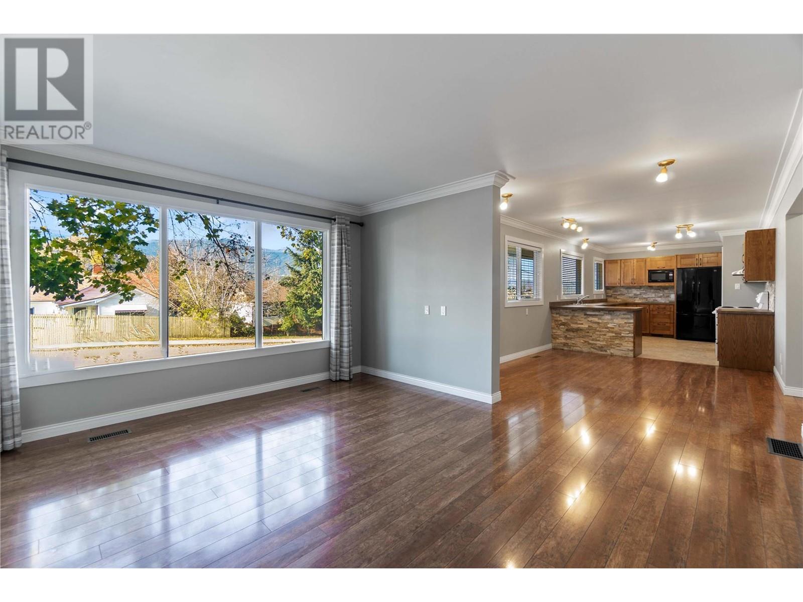 150 2 Street SE