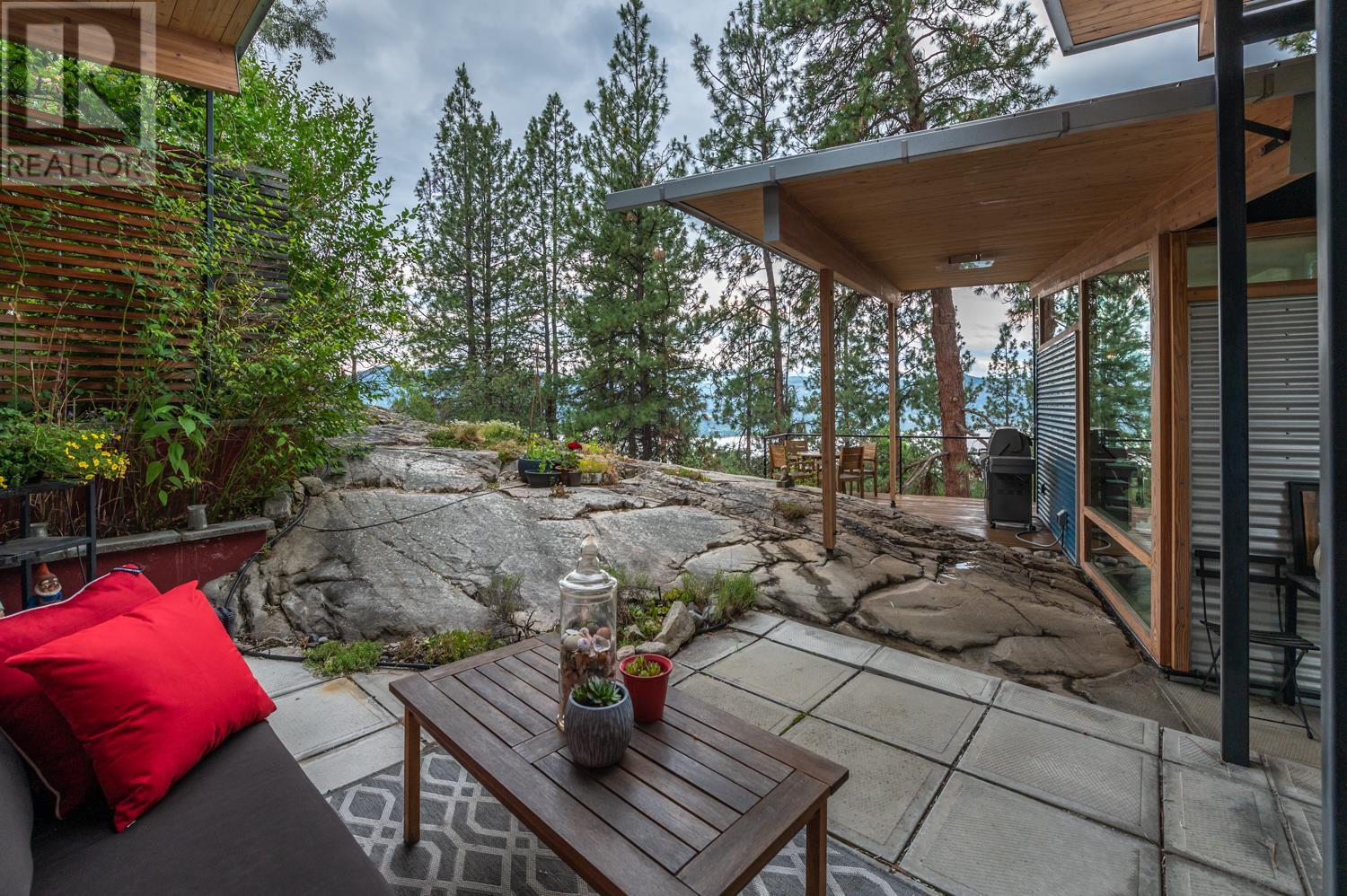 2843 Arawana Place