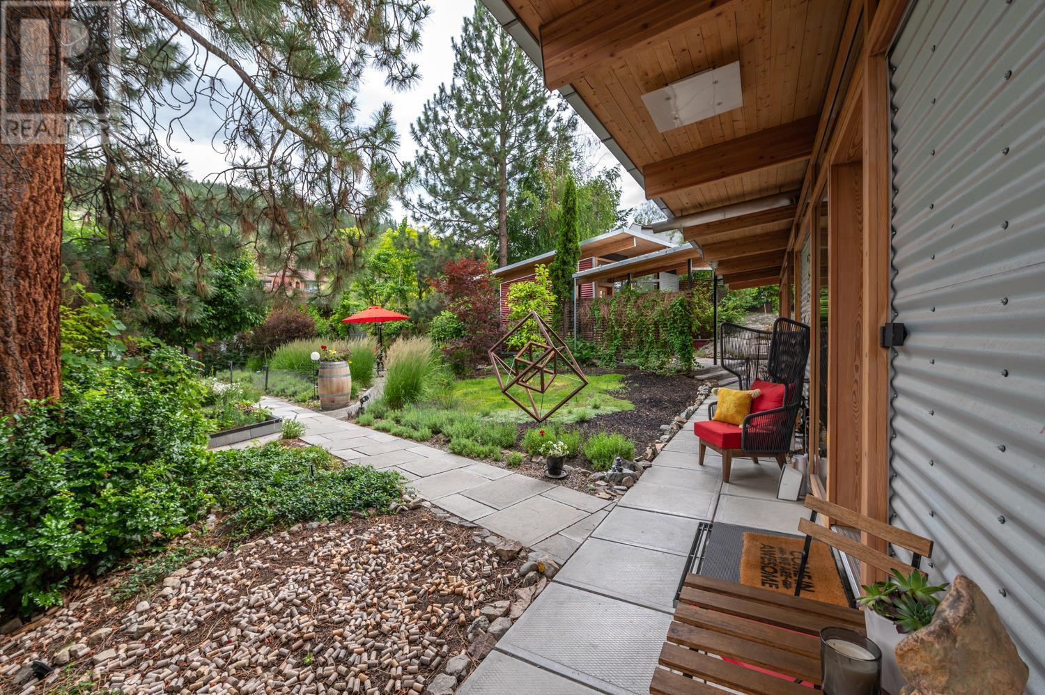 2843 Arawana Place