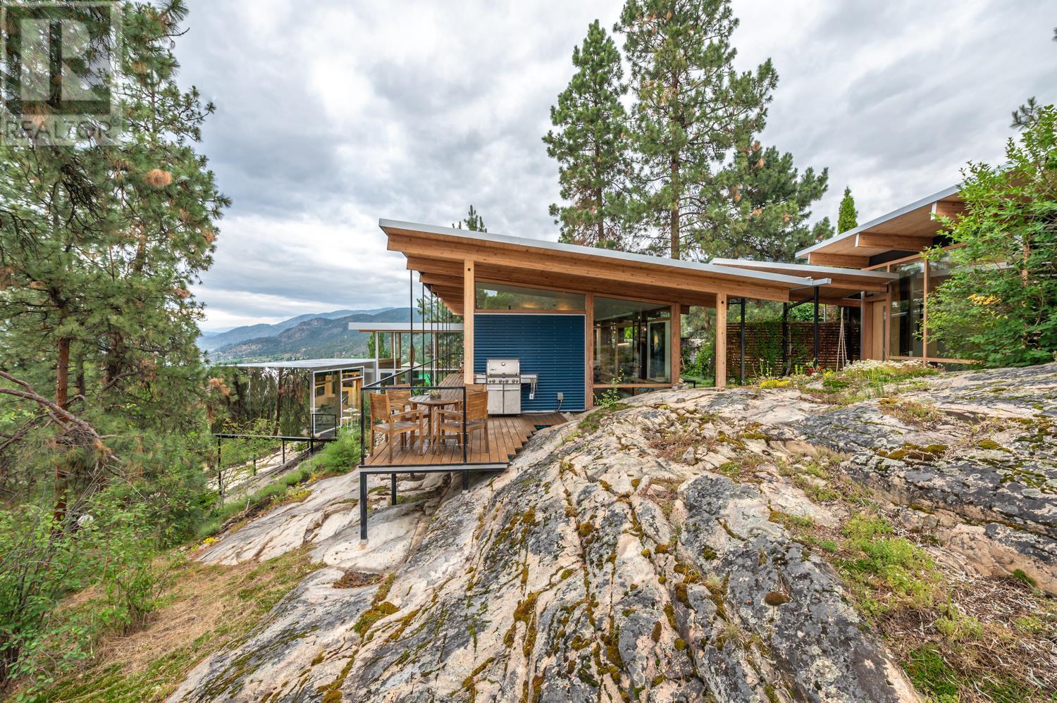2843 Arawana Place