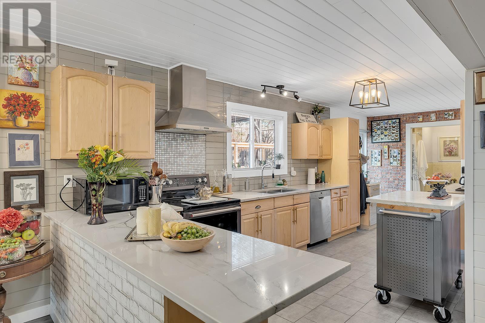 3105 Shannon Place