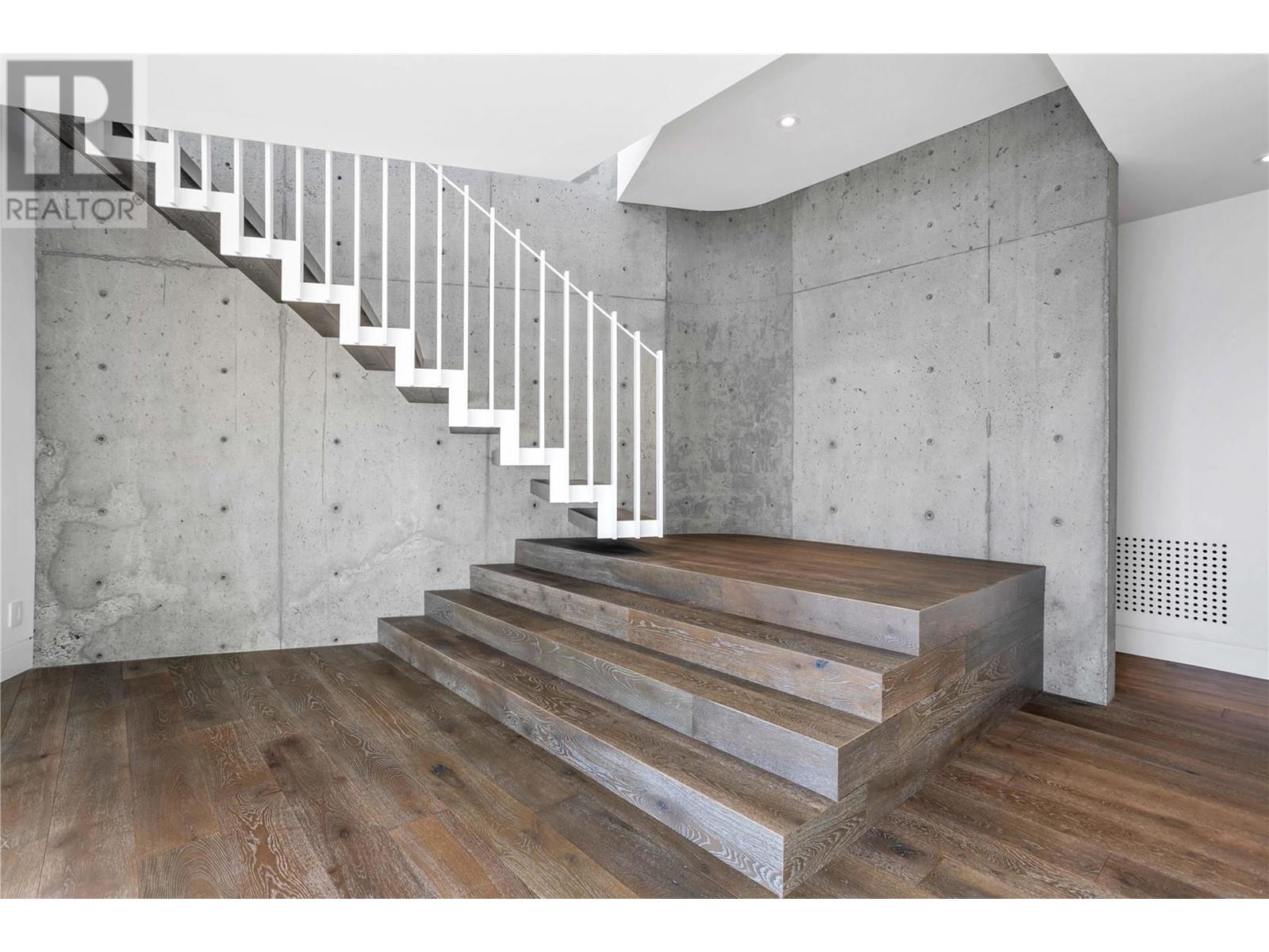 3985 Beachview Drive