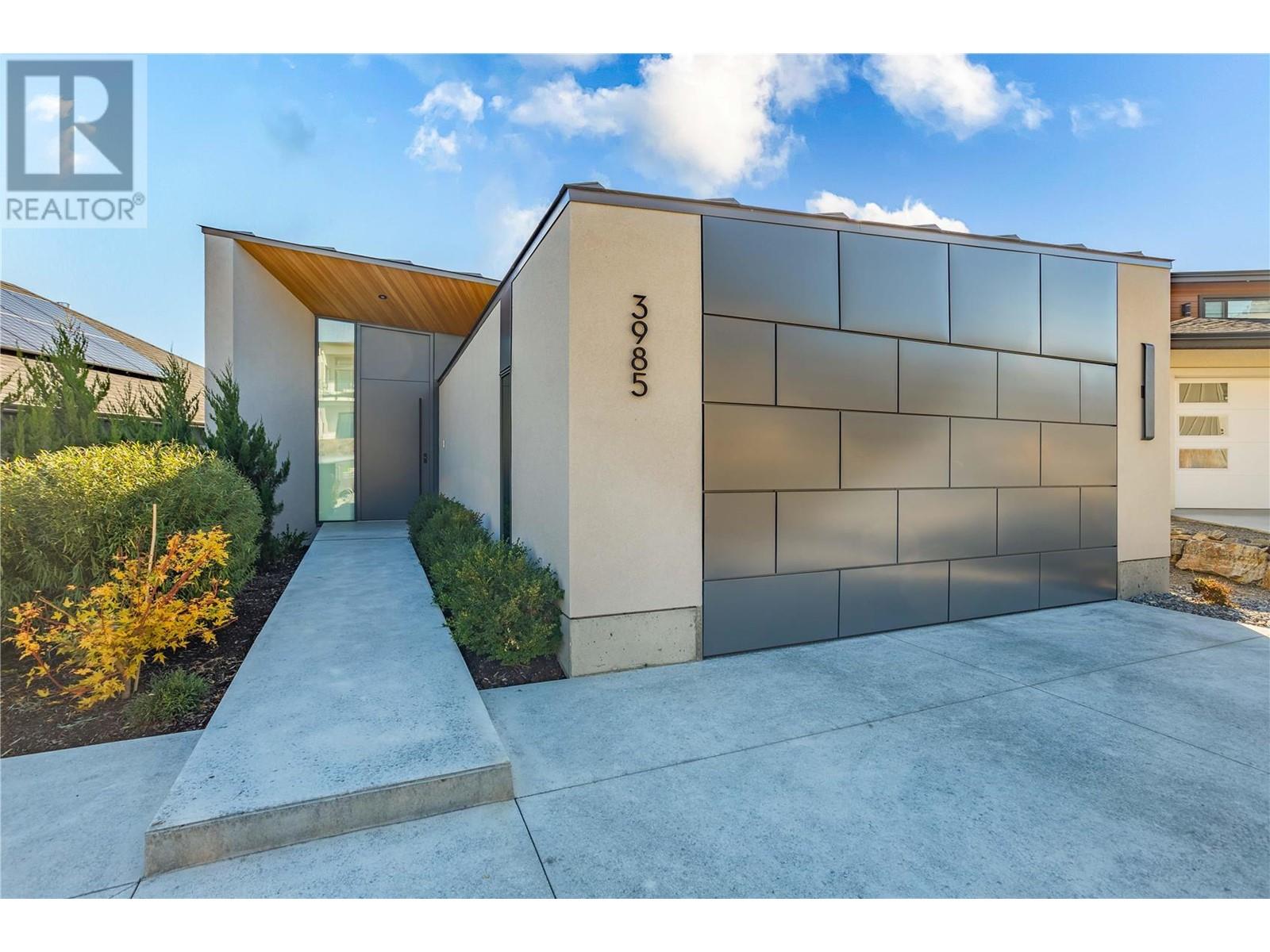 3985 Beachview Drive