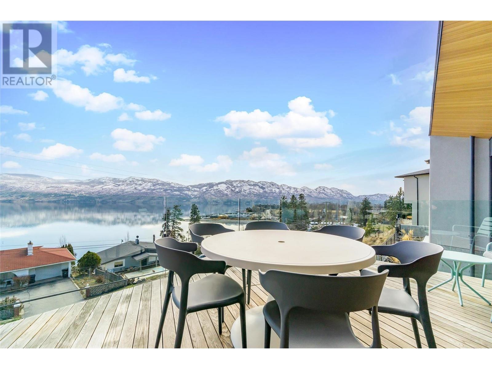 3985 Beachview Drive
