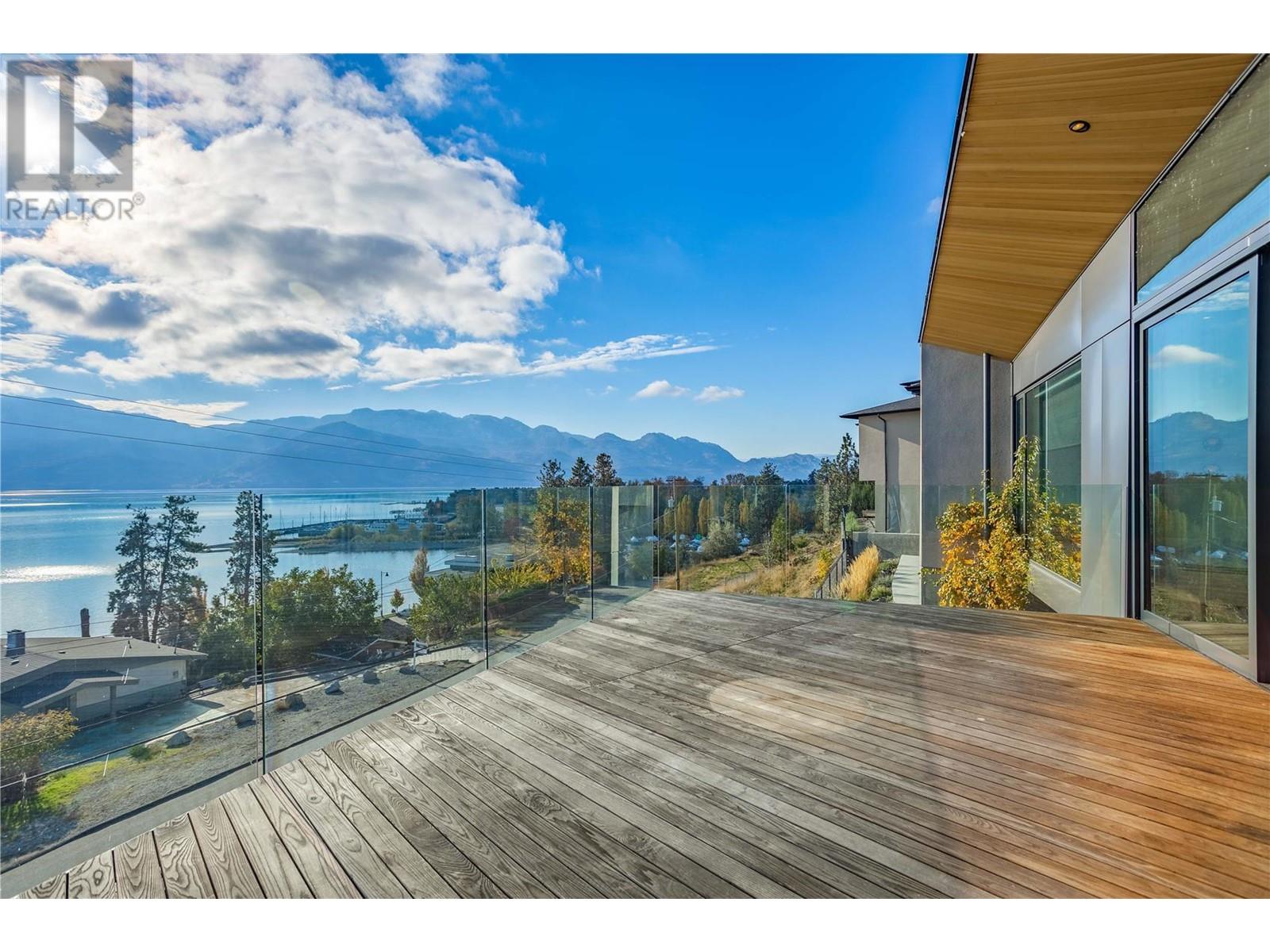 3985 Beachview Drive