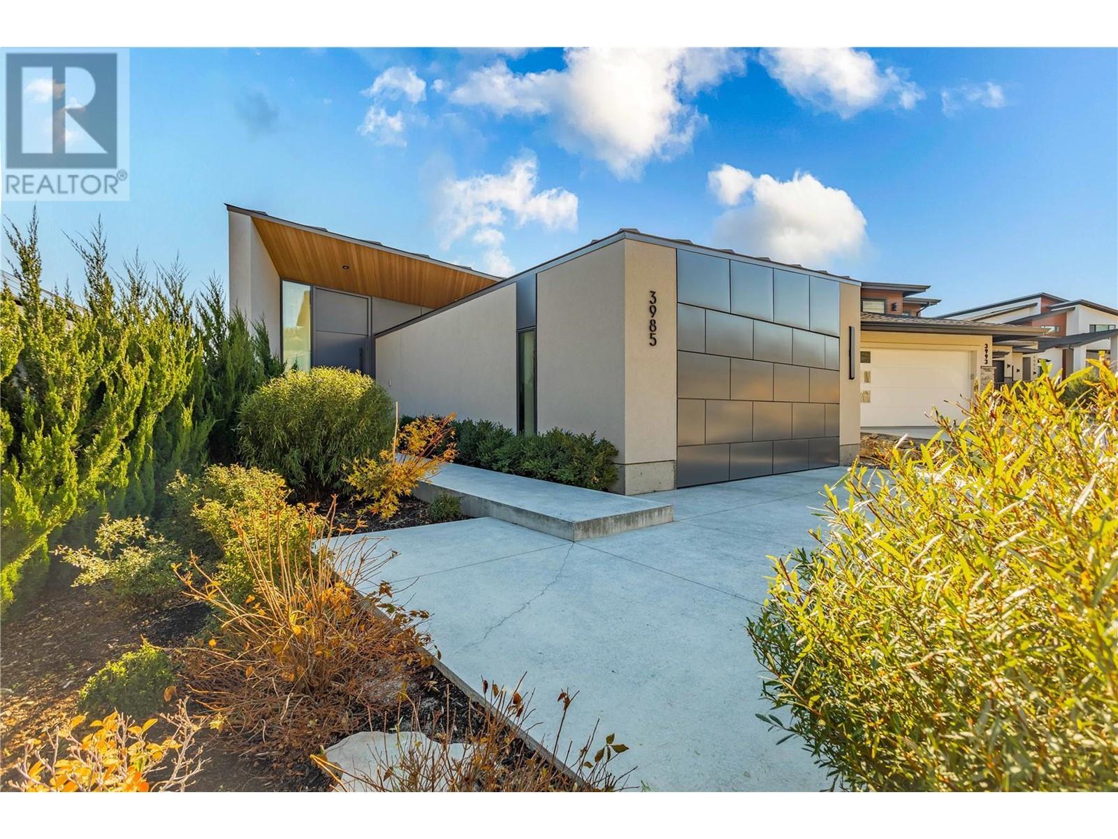 3985 Beachview Drive
