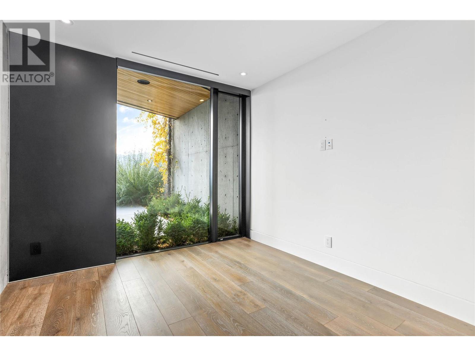 3985 Beachview Drive