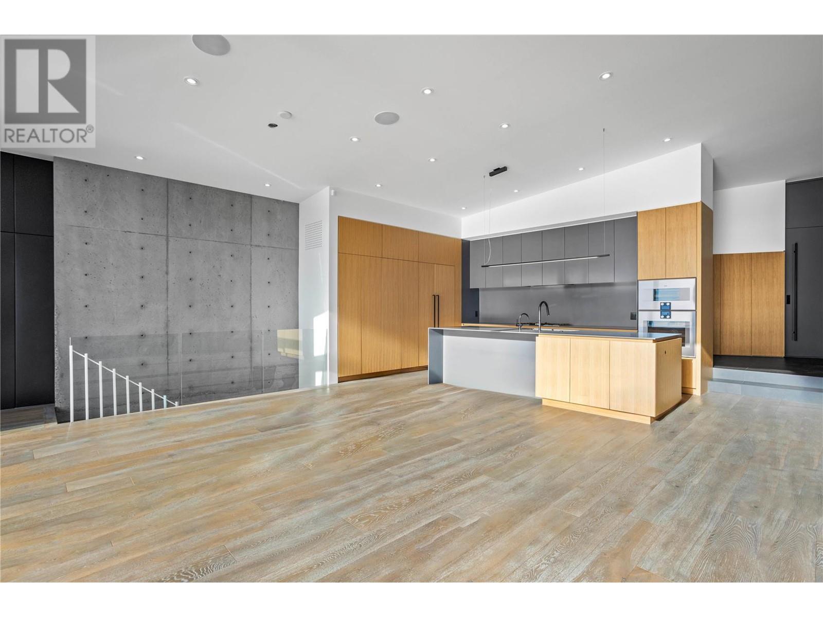 3985 Beachview Drive