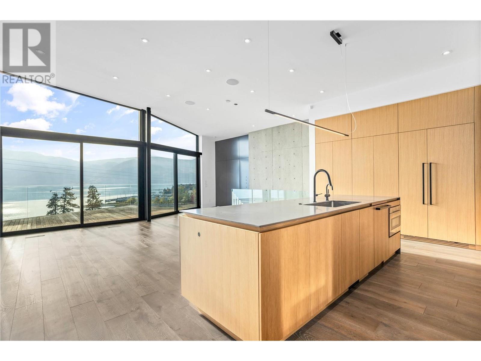 3985 Beachview Drive